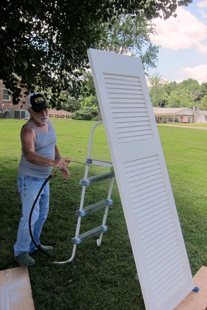 Clean the door with air duct or cleaning solution before painting