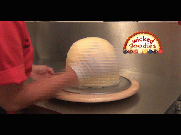 How to Frost a Rounded Cake by Wicked Goodies