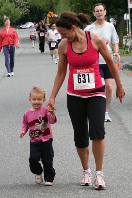 Jennifer Beals with daughter Ella Dixon (as a toddler) circa 2007-2008; Is Jennifer Beals' Daughter Ella Deaf?