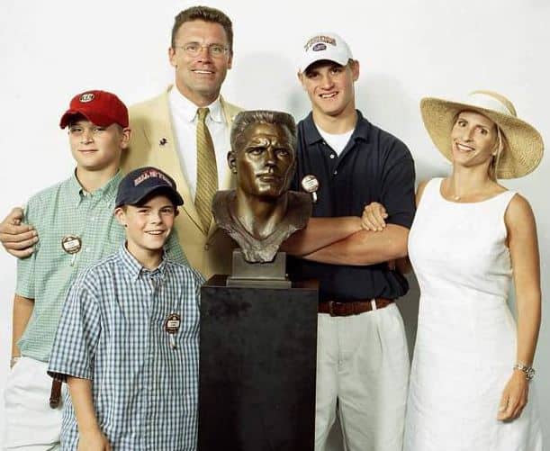 Howie long with his family 1