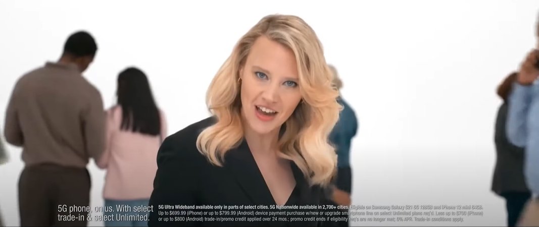 Kate McKinnon is being mocked for her Verizon ad and her inability to wear heels