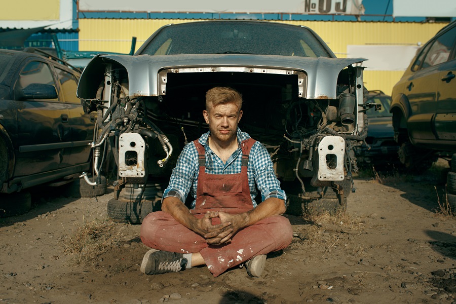 Mechanic does mechanical inspection on a TLC car 900w