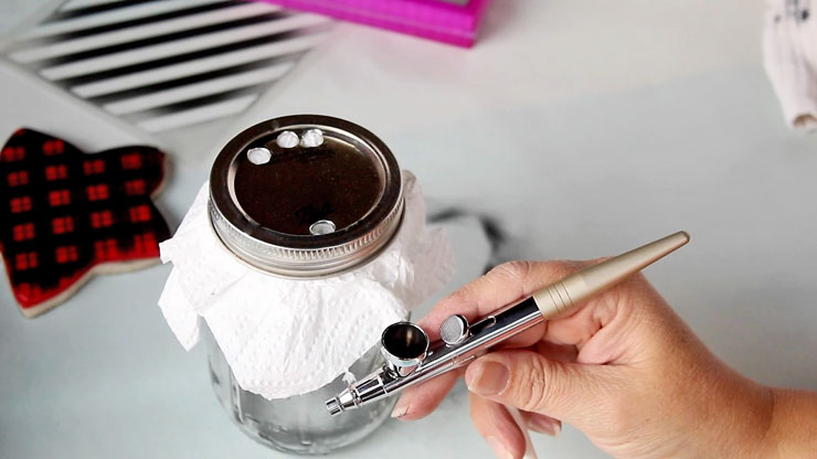How to Use an Airbrush Cleaning Pot Video | Bear paw baker