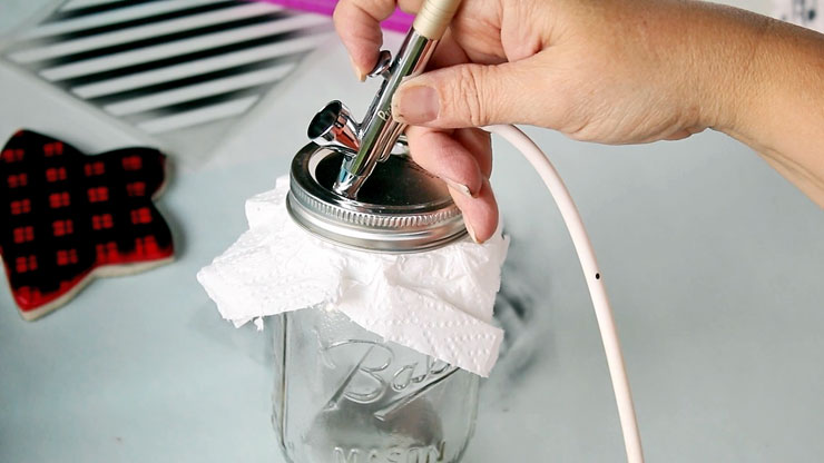 Learn How to Use the Airbrush Cleaning Pot | Bear paw baker