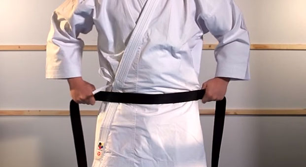 how_to_tie_karate_belt_step_2