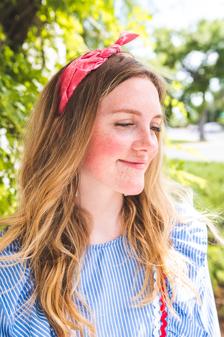 10 ways to wear a tie dyed bandana