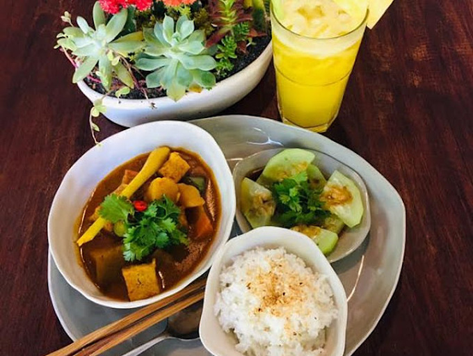 Vegetarian dishes at Vegan Zone Restaurant in Hoi An Ancient Town.  Photo courtesy of Vegan Zone.