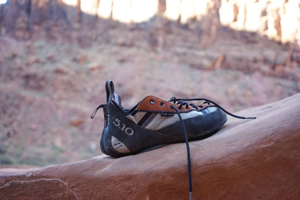 How can you stretch the climbing shoes e1590825254864