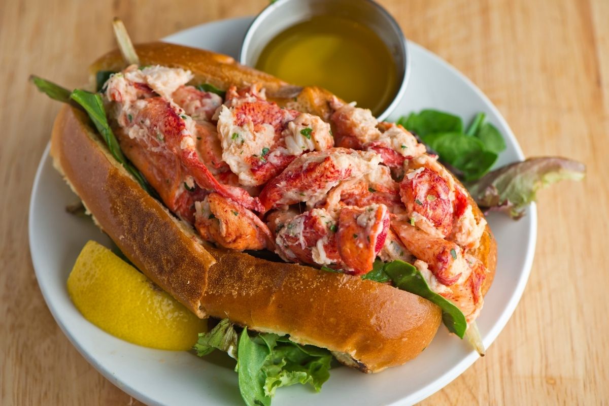 What does lobster taste like?