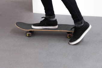 Stop spinning skateboard how to