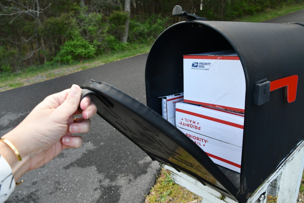 Virtual mailbox on a desktop & mobile