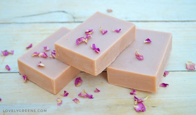 Natural Soap Making for Beginners: a four part series on how to make handmade soap using all natural ingredients. The parts include Ingredients, Equipment & Safety, Basic Soap Recipes, and the full cold-process soap making method #lovelygreens #soap #soapmaking #howtomakesoap #naturalsoapmaking