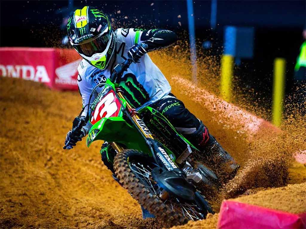 Do Pro Motocross Riders use clutches?