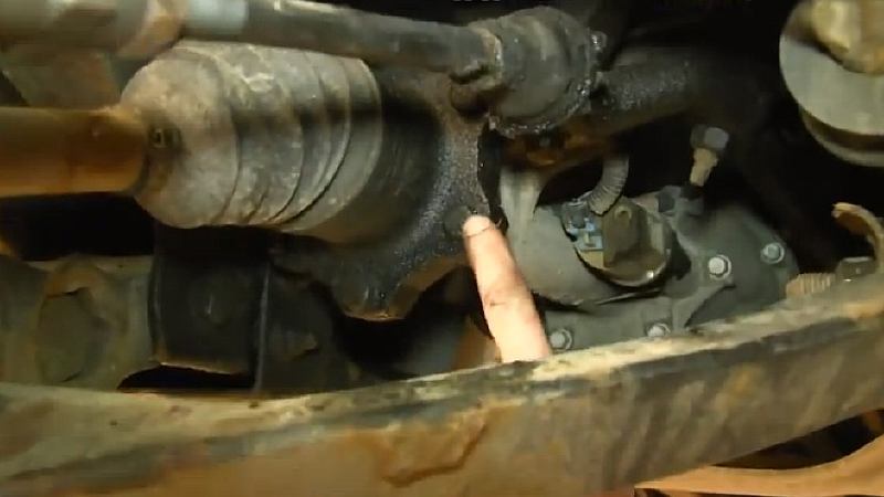 Chevrolet Silverado 1999-2006: How to Replace Lower Control Arm