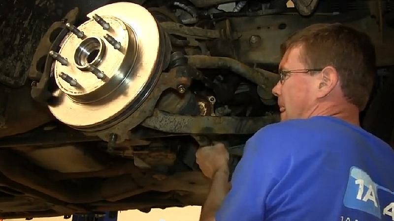 Chevrolet Silverado 1999-2006: How to Replace Lower Control Arm