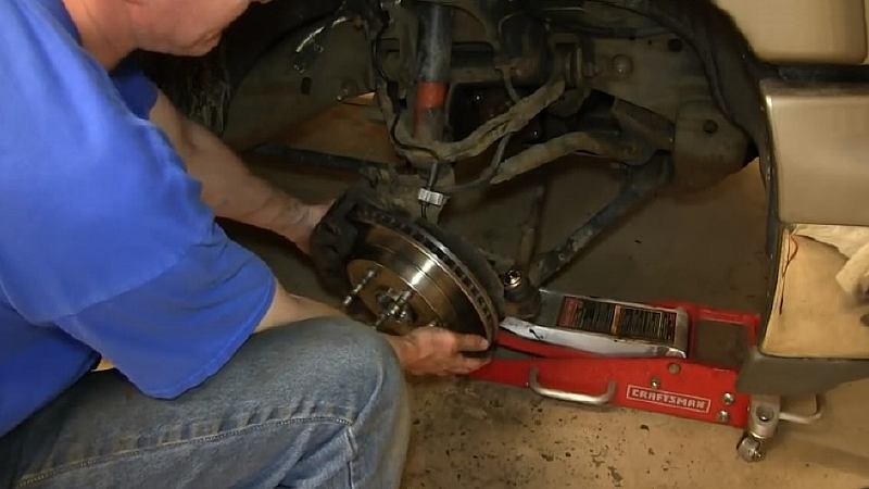 Chevrolet Silverado 1999-2006: How to Replace Lower Control Arm