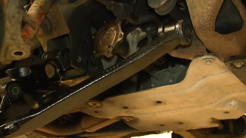 Chevrolet Silverado 1999-2006: How to Replace Lower Control Arm