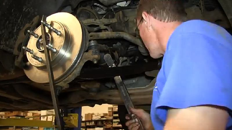 Chevrolet Silverado 1999-2006: How to Replace Lower Control Arm