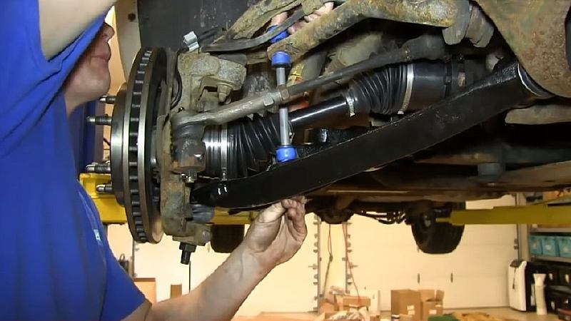 Chevrolet Silverado 1999-2006: How to Replace Lower Control Arm