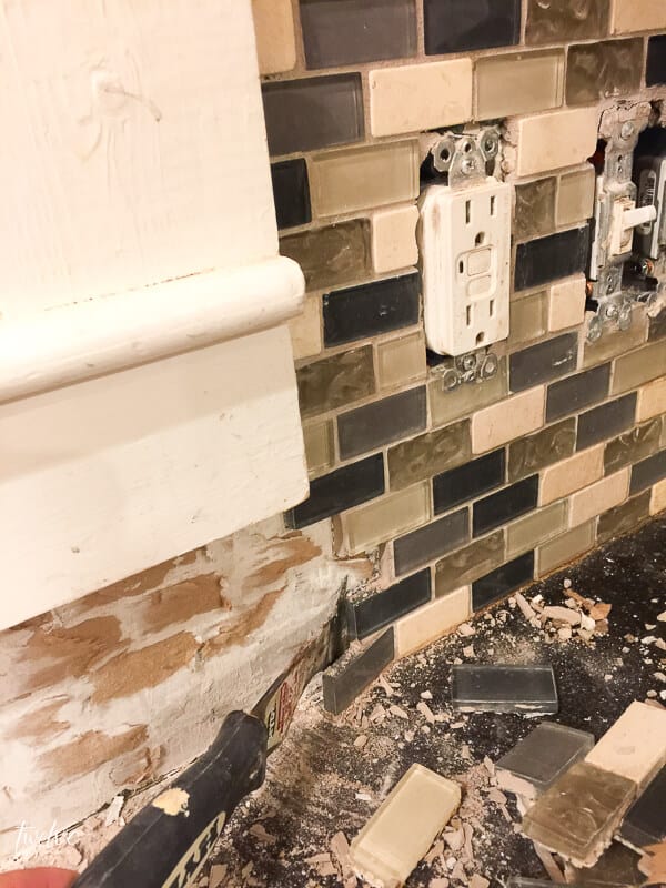 A kitchen with the tile backsplash removed without damaging the drywall