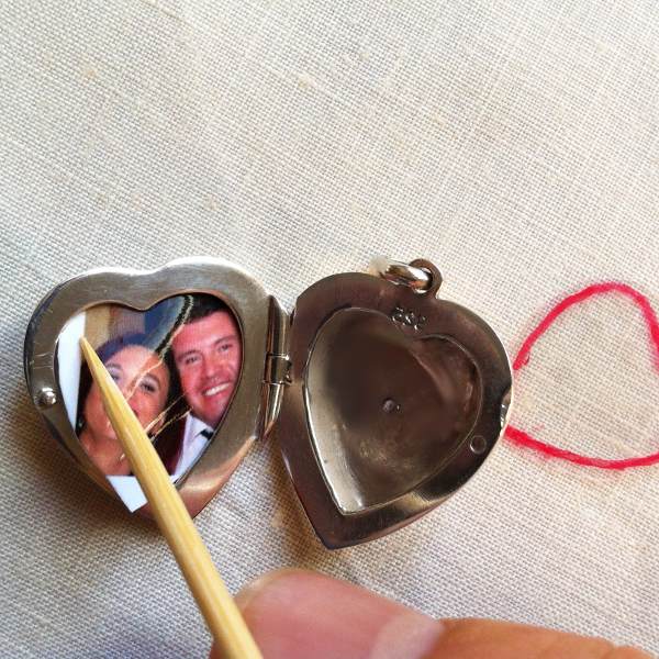 How to put a picture on a locket pendant