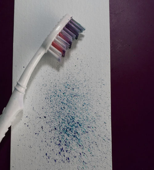 Splashing effect toothbrush