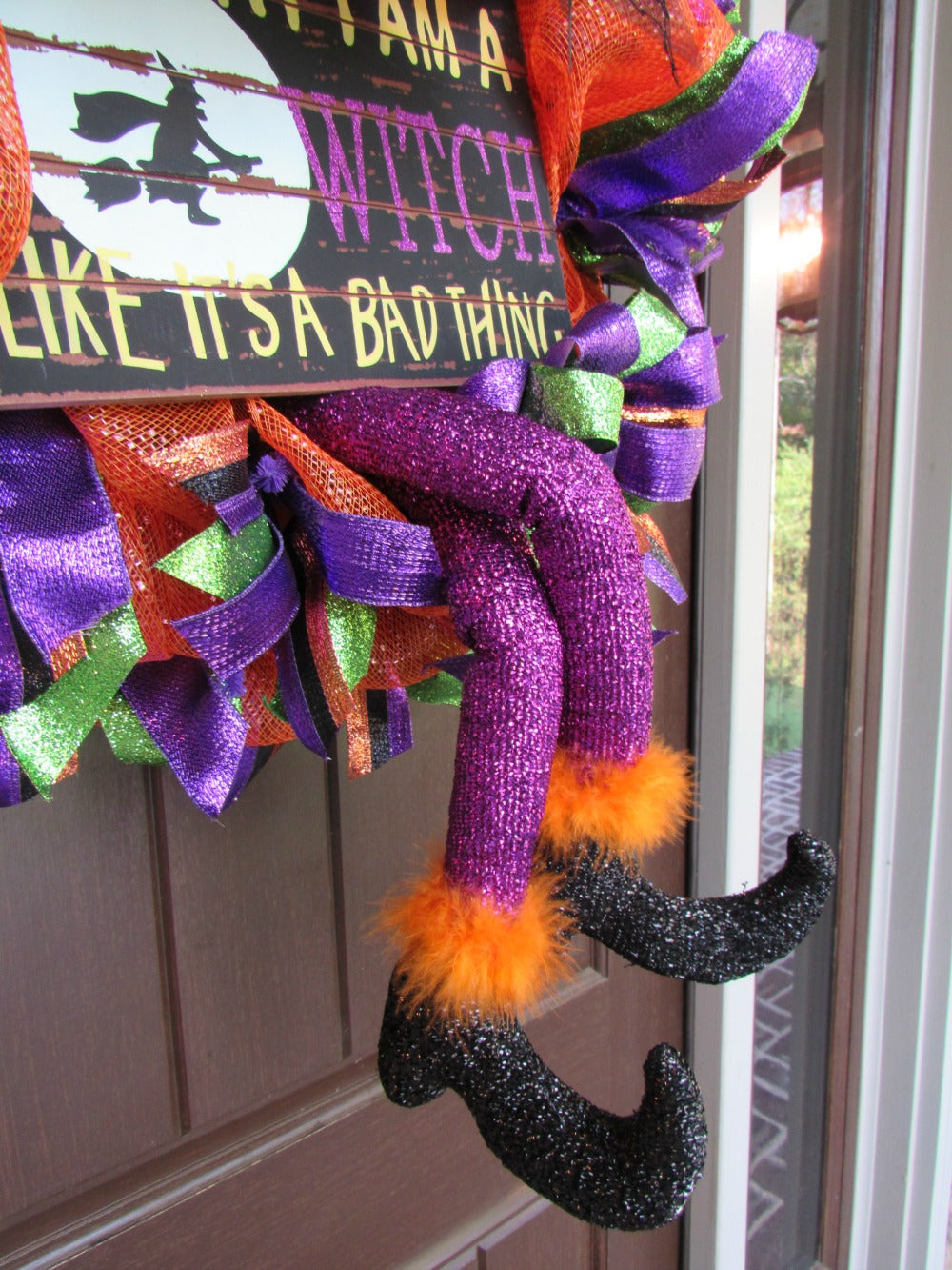 2017 witch hat sign foot wreath close-up 2