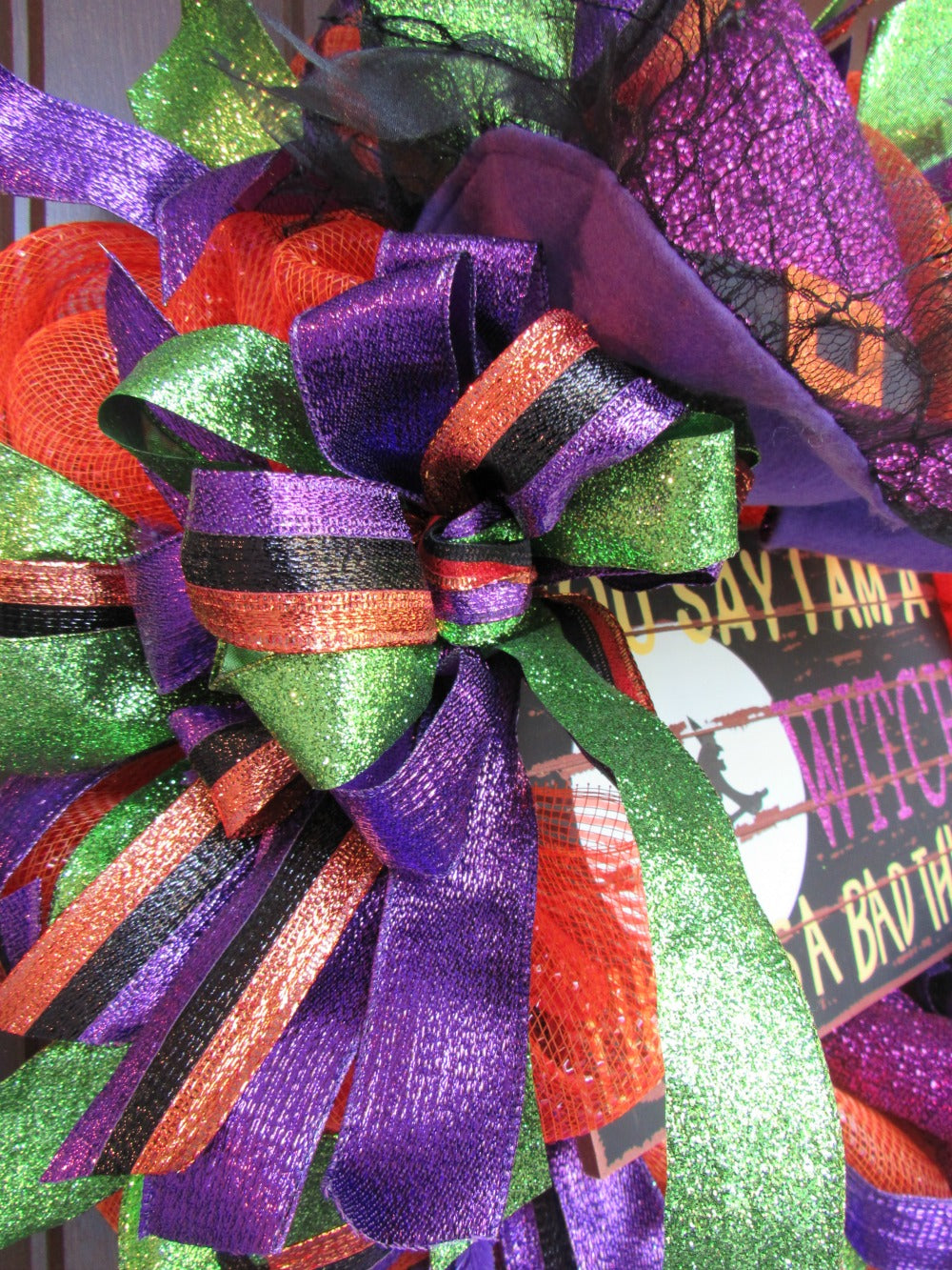 2017 witch hat sign foot wreath close-up