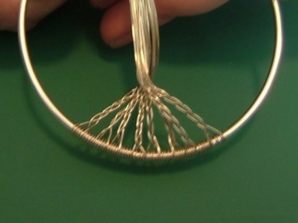 Instructions to make a pendant necklace of the tree of life - Video