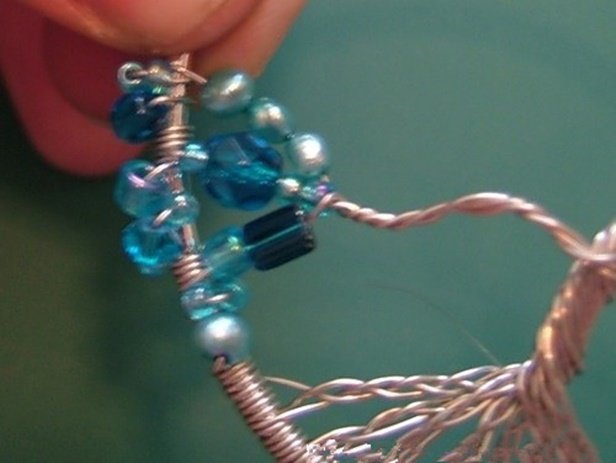 Instructions to make a pendant necklace of the tree of life - Video