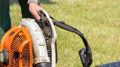 How to Start a Leaf Blower 3