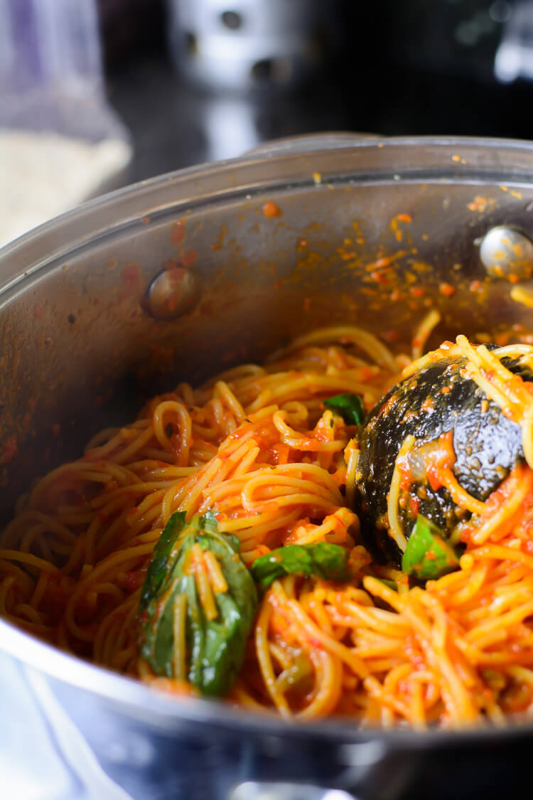 Jollof Spaghetti - ready in the pot