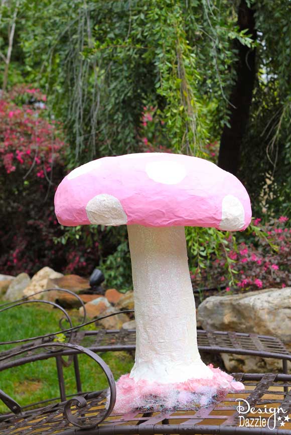 Make a giant mushroom stand out of aluminum pans and newspaper - Design Dazzle #AliceinWonderland #partyprops