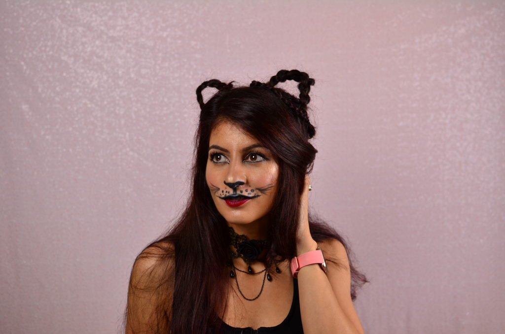 Halloween Cat Hairstyle-How to make cat ears with your own hair