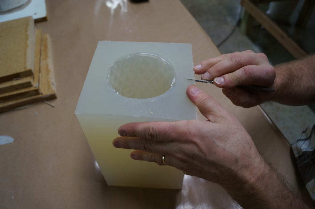 How to make a cut in a silicone mold