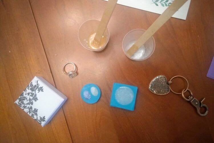 Breast milk jewelry mold full of plastic and breast milk powder on the table