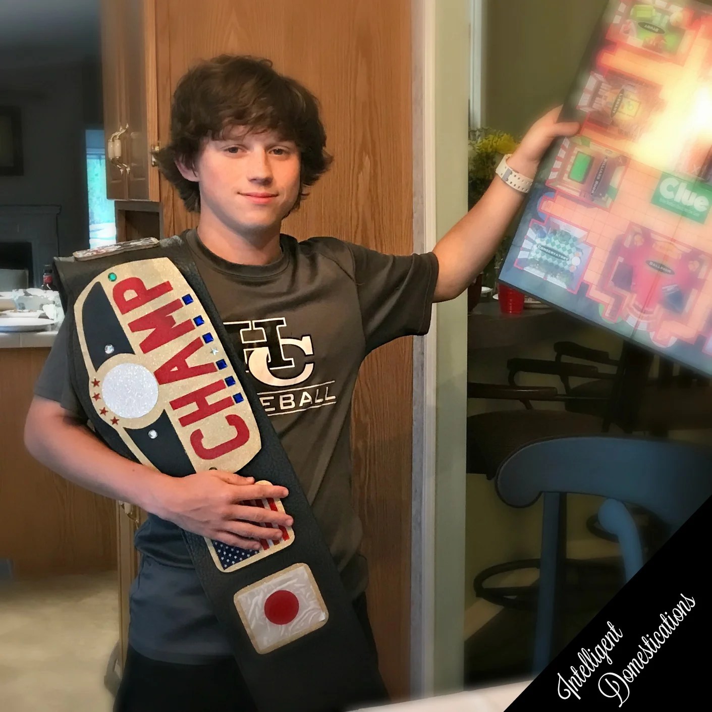 How to make a lifelike championship belt for family competitions. DIY championship belt. How to create your own championship belt.