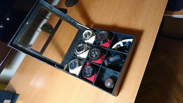 4. DIY DIY Wooden Watch Box