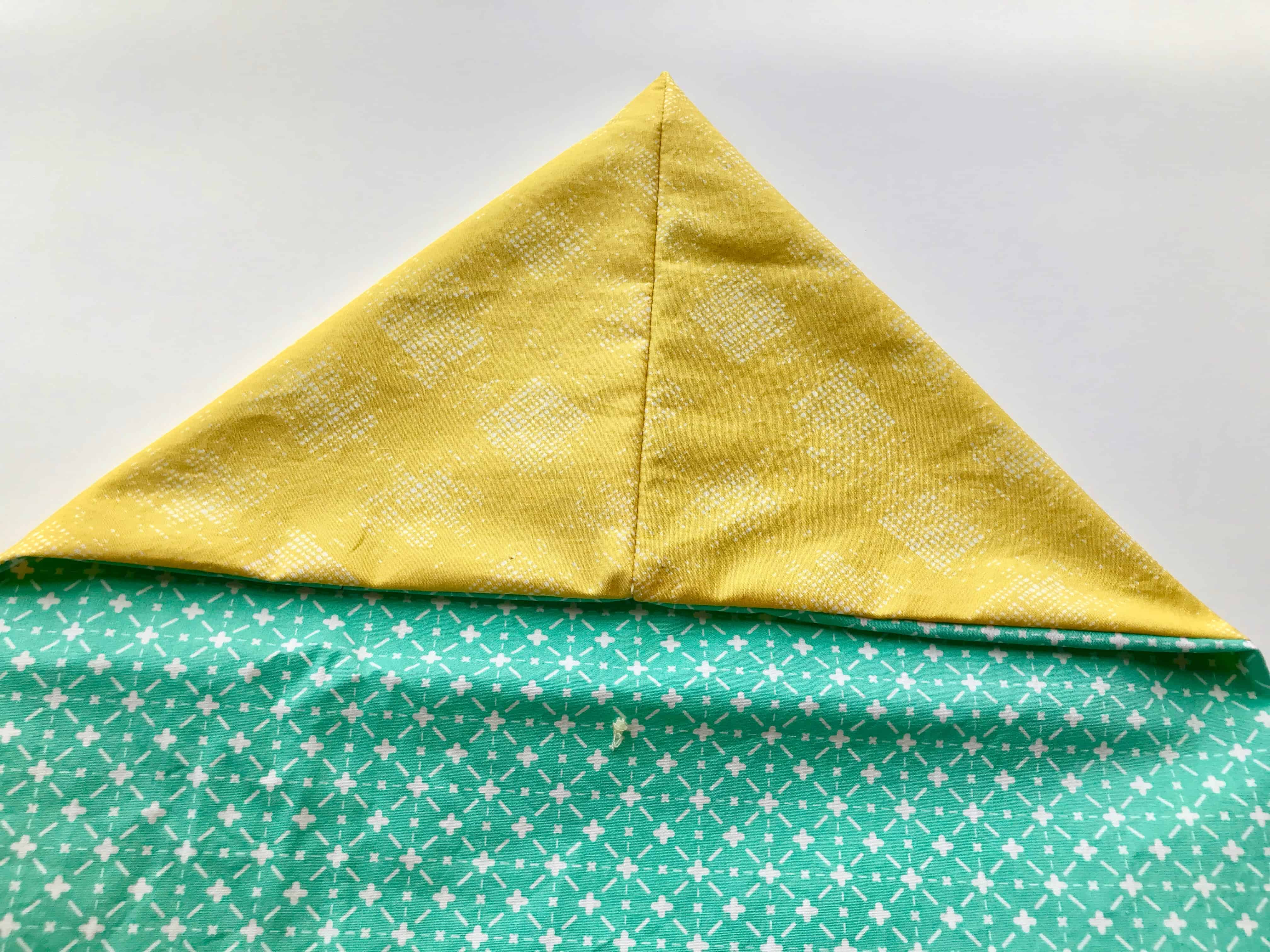 How to sew a reversible table runner with pointed ends