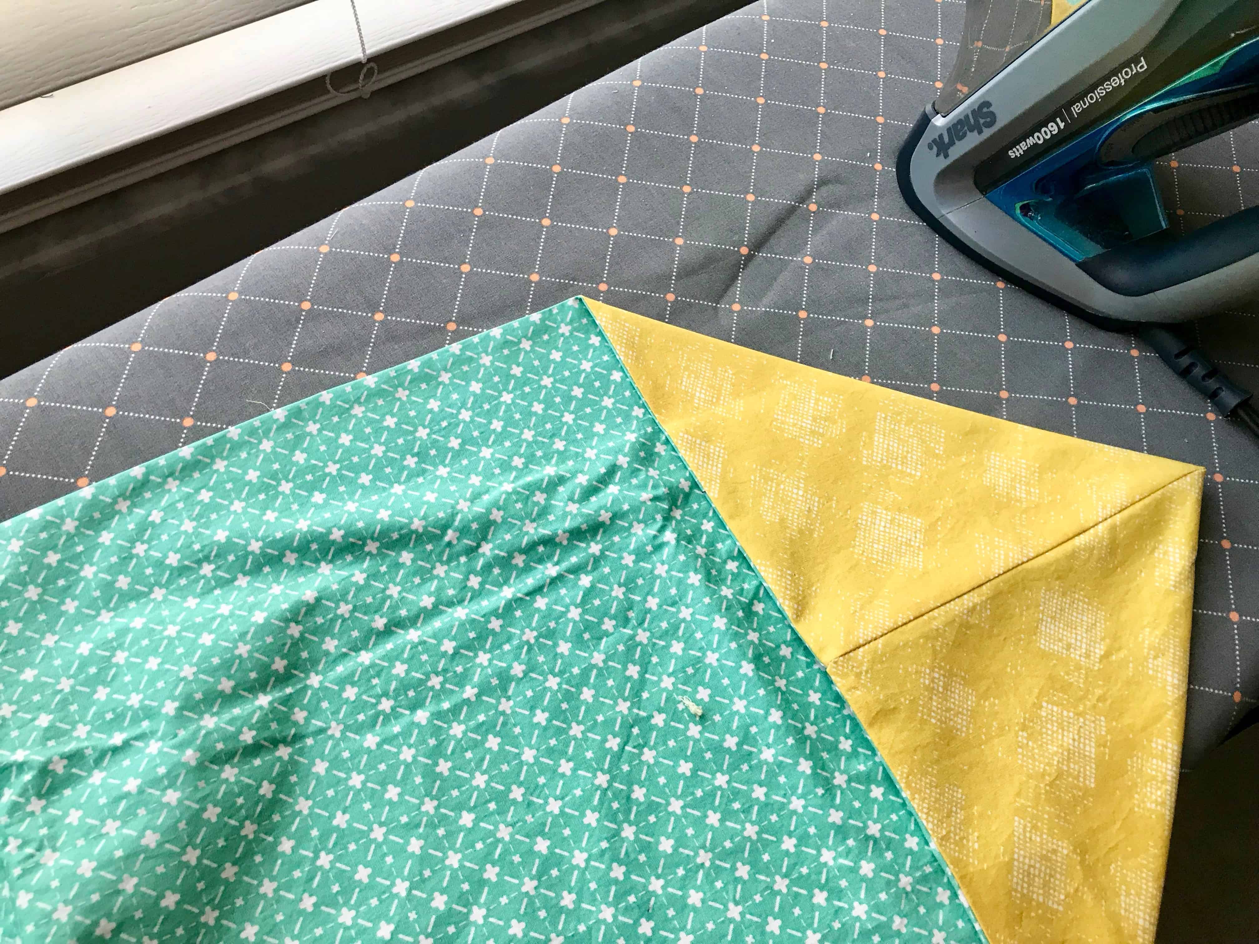 How to sew a reversible table runner with pointed ends