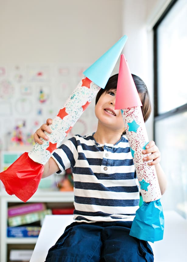 11 kids DIY rocket ship out of cardboard (2)