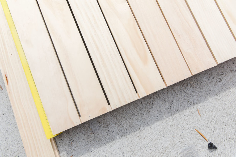 Boho Pallet picnic table DIY tutorial Low 11 . picnic table