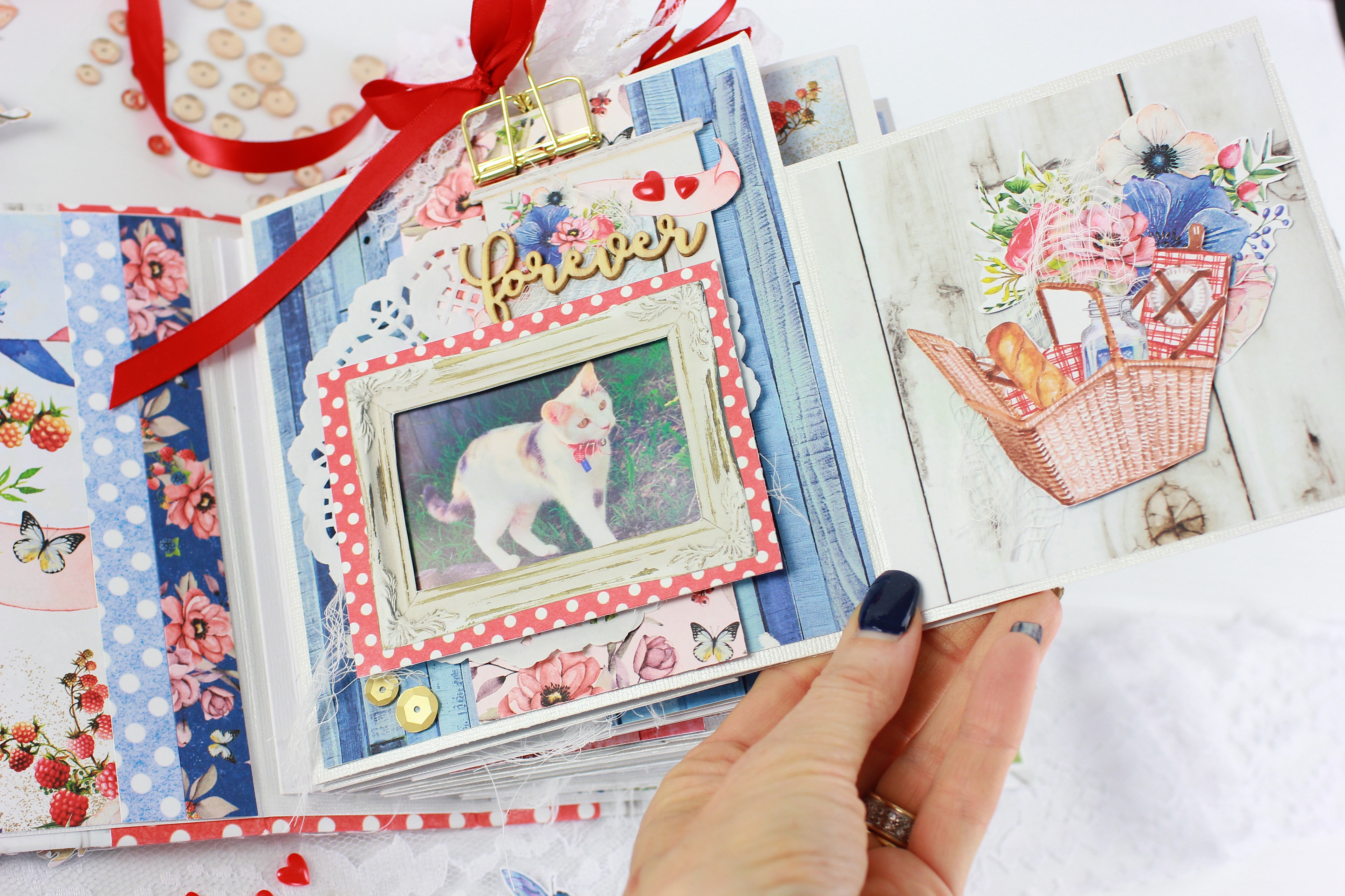 How to make a Mini Album, from scratch. Step-by-step Tutorial Videos and Printable Tutorials are FREE. This album was made using MINTAY Berrylicious Papers and created by Alicia McNamara.