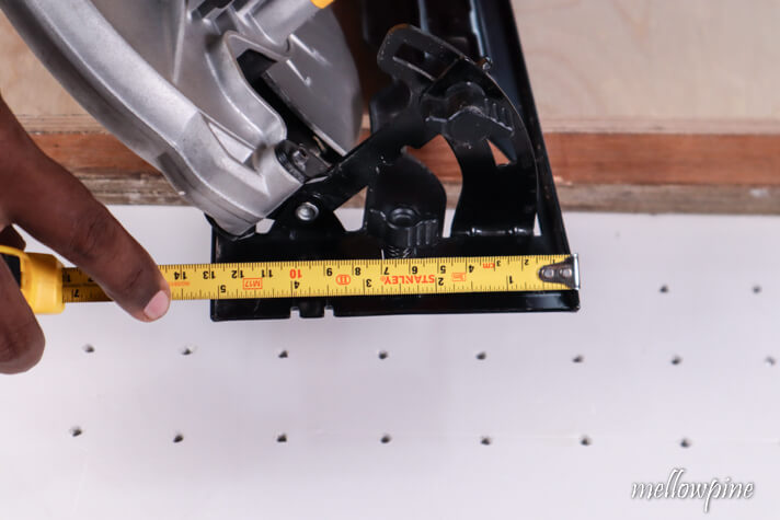 Measuring blade offset from edge of base plate of circular saw