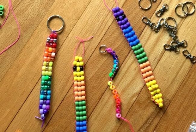 Pony beads strung on vinyl cord in various patterns (Do-it-yourself supplies)