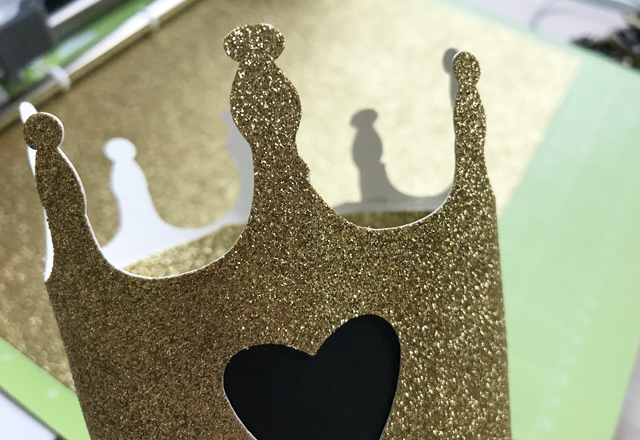 queen of hearts crown with gold glitter cardstock