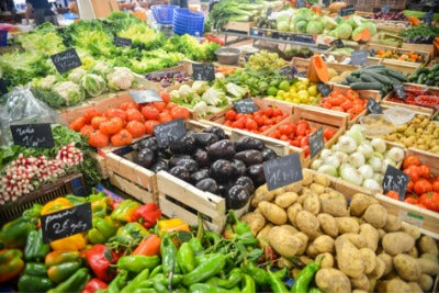 Clean vegetables in the market