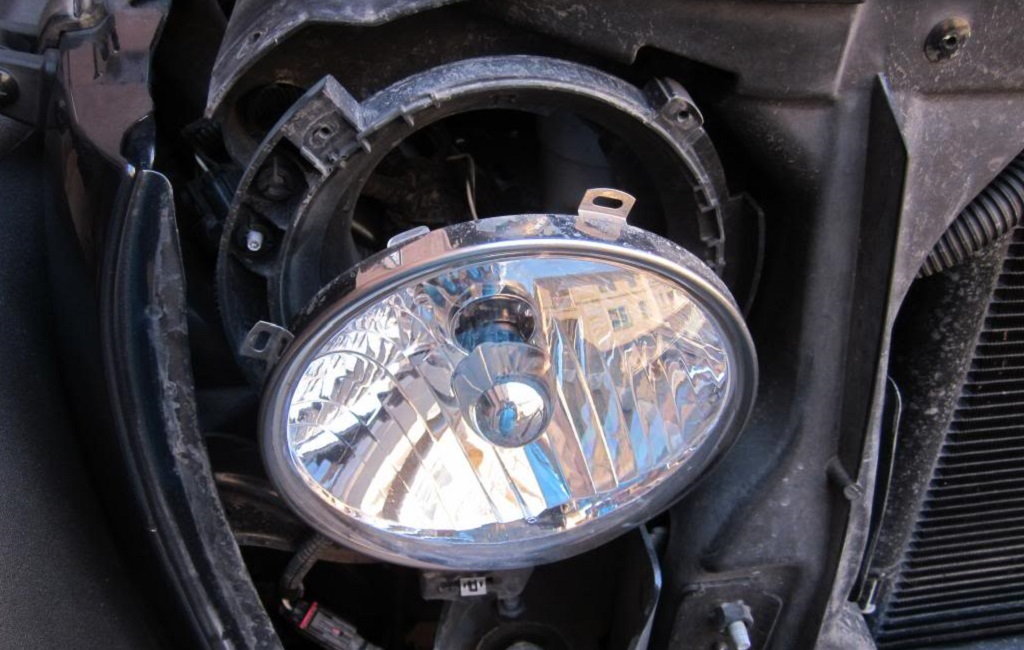 Jeep Wrangler JK: How to install Halo headlight ring