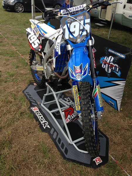 How to Lift a Dirt Bike Onto a Stand? MX Stand Options