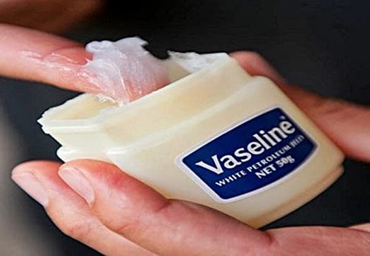 Will vinegar remove vaseline from hair?